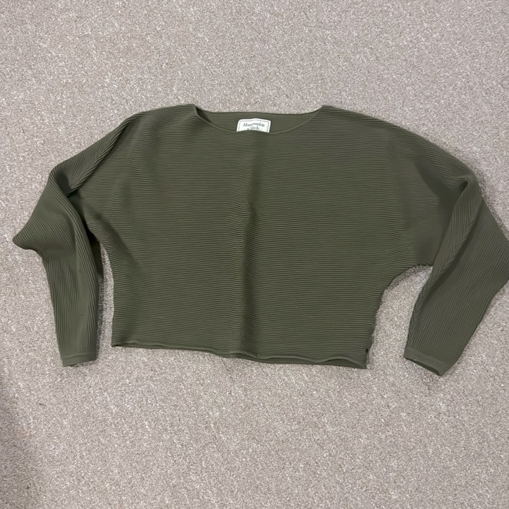 A&F soft sweater. 💚